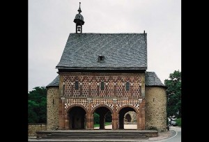 Ulazna vrata iz 9. st u opatiju Lorsch