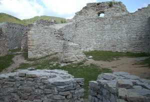 Medvedgrad - rest of north tower and economic buildings